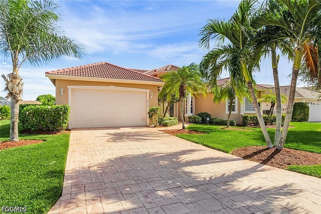 4 bed, 2.5 bath, 2523 sqft, $9,835 — Photo 3
