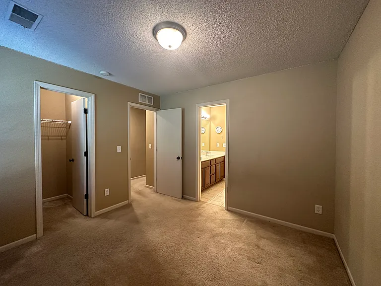 9869 N Lewis Ave — Photo 16