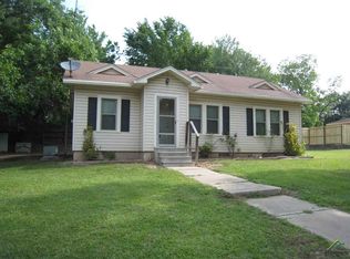 306 W Henderson St, Overton, TX 75684