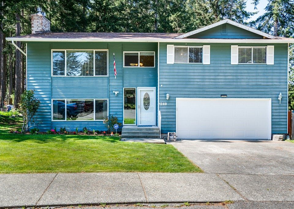 1st image of 1249 NE Sealth Pl