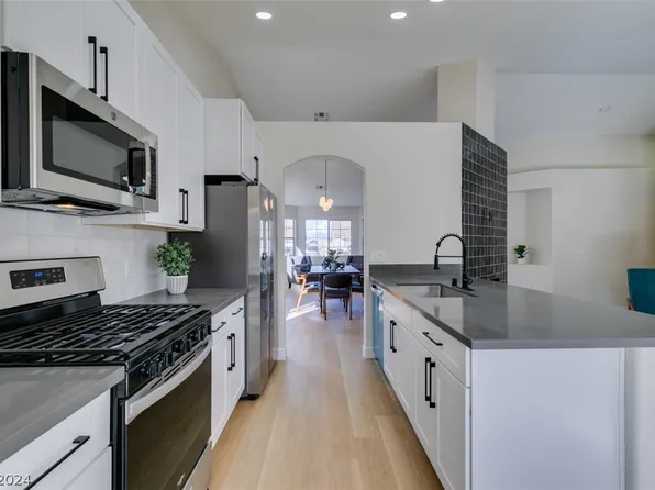 417 Waterwheel Falls Dr, Henderson, NV 89015