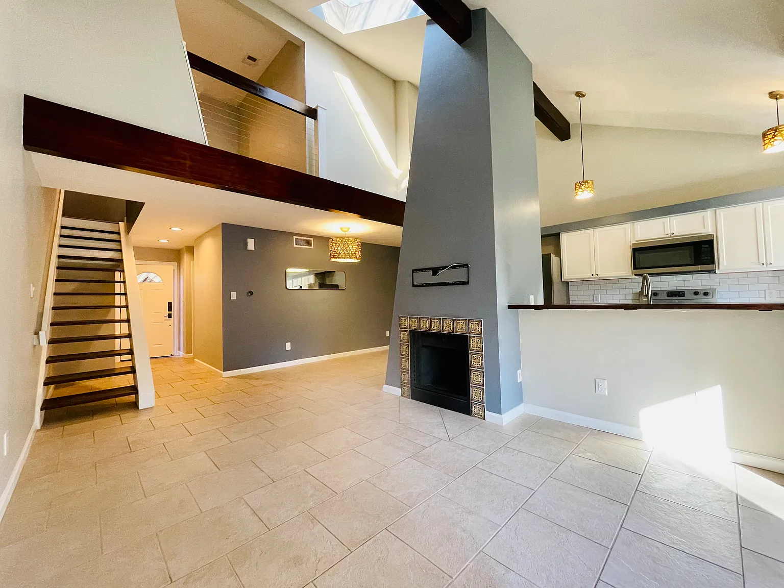 2 bed, 1143 sqft, $2,500 — Photo 1