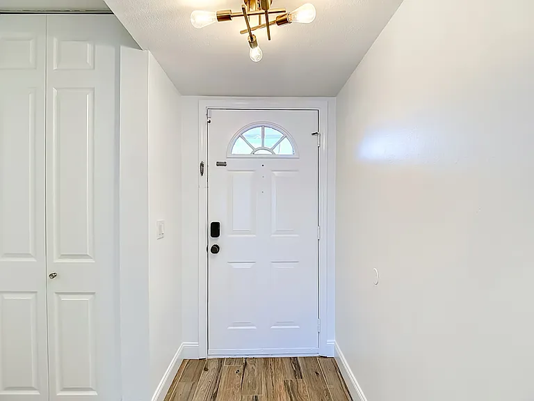 8733 Bay Pointe Dr — Photo 7