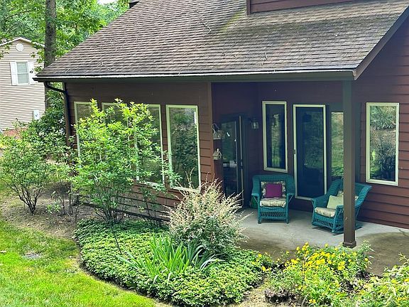 3rd image of 109 E Bunting Ln