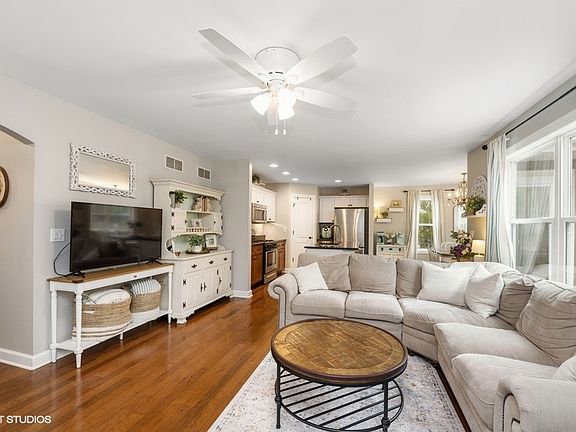 5th image of 683 N Joshua Ln