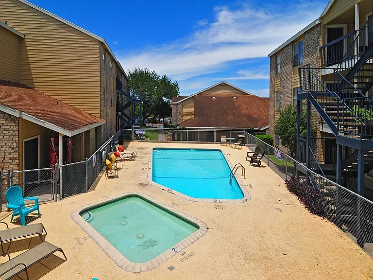 South Fork Apartments — Photo 18