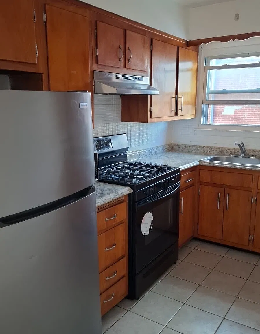 52 Anderson Ave — Photo 3