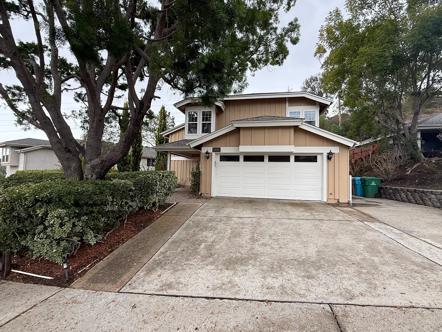 3 bed, 2129 sqft, $6,300 — Photo 1