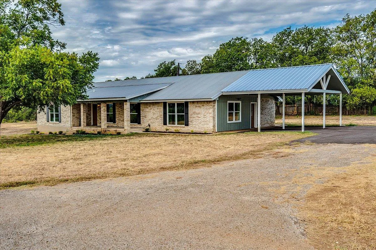 3 bed, 2.0 bath, 2700 sqft, $4,000 — Photo 1