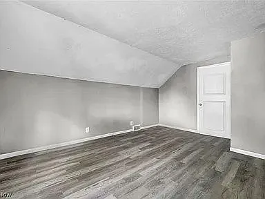 1574 East Ave — Photo 5