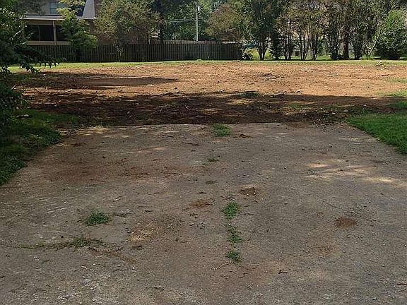 5th image of 4000 Dobbs Dr SE