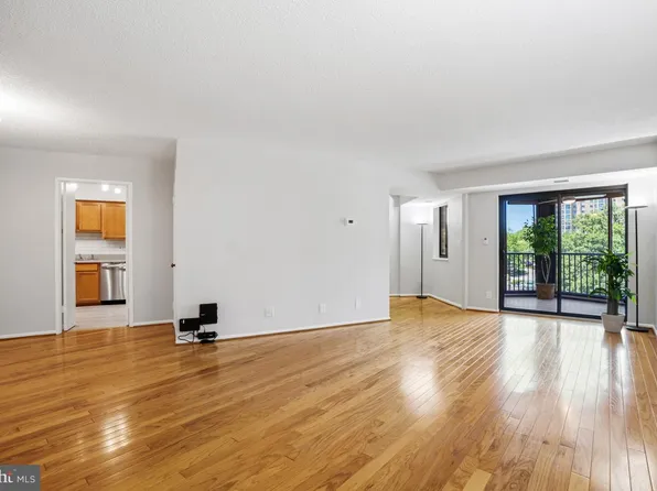 5904 Mount Eagle Dr APT 711, Alexandria, VA 22303