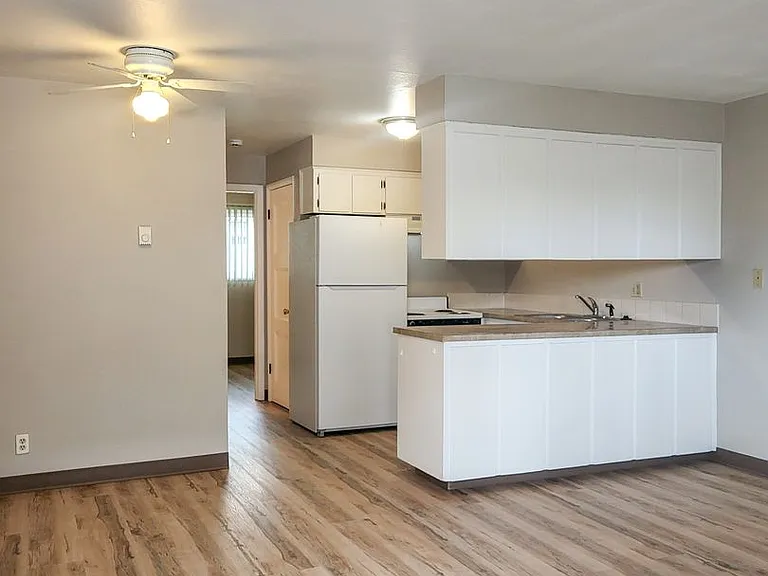 2855 Front 2865 St NE — Photo 48