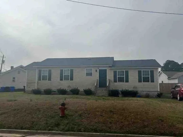311 N Farmer Dr, Benson, NC 27504