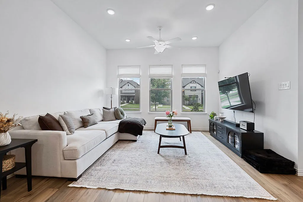 3 bed, 1950 sqft, $2,750 — Photo 4