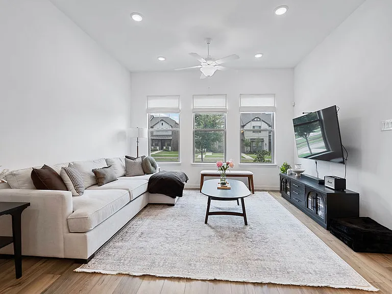6435 Baritone Ct — Photo 4