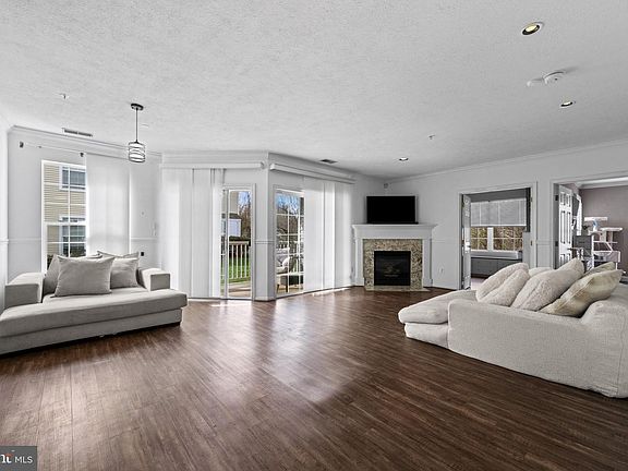 5th image of 5000 Hollington Dr Unit 102