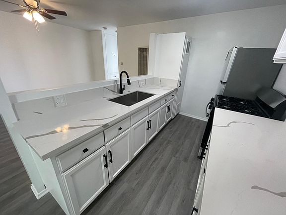 4th image of 3374 Overland Ave 5-unit 3