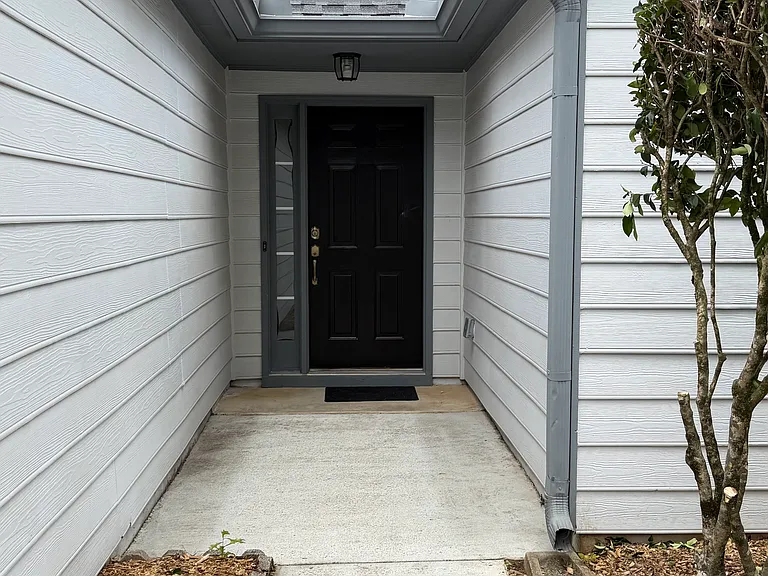 5853 Riverside Walk Dr — Photo 2