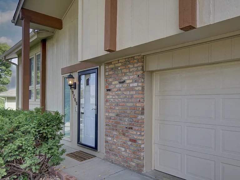 9705 S 21st Ave — Photo 12