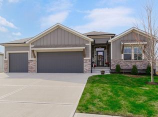 807 W Solomon Dr, Lone Jack, MO 64086