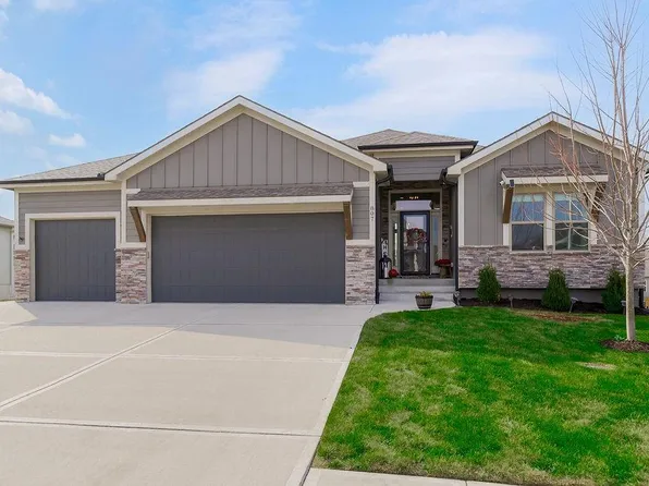 807 W Solomon Dr, Lone Jack, MO 64086