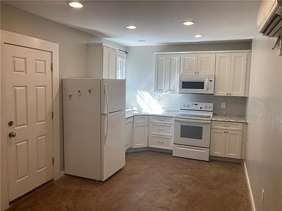 2nd image of 1237 Saint Andrew St APT H