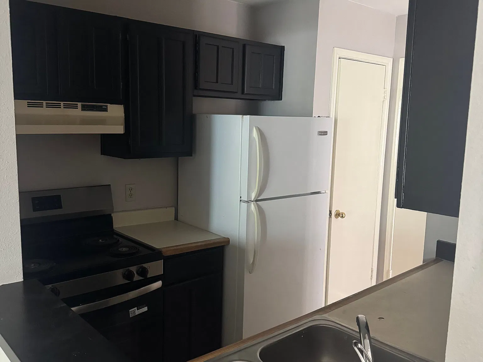 Newly renovated 2 Bed, 2.5 bath — Photo 3