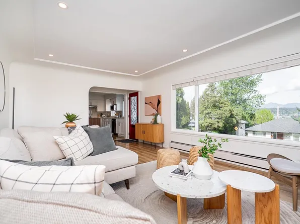 914 Ladner St, New Westminster, BC V3L 4W4