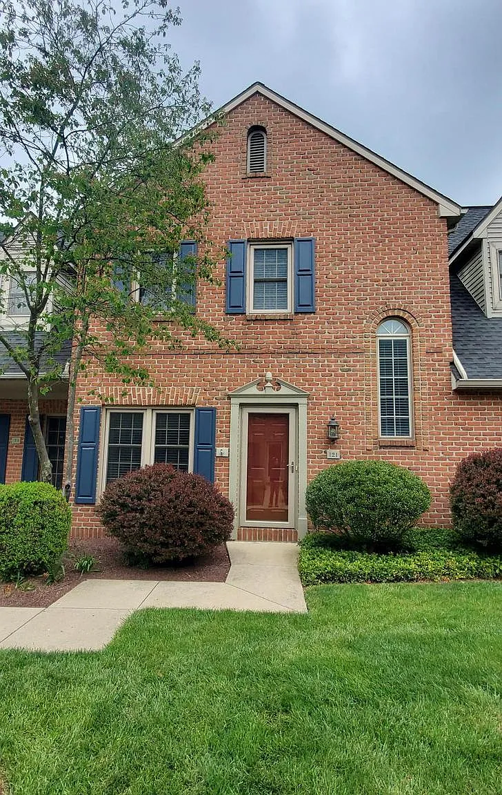 2 bed, 2.5 bath, 2029 sqft, $1,995 — Photo 2