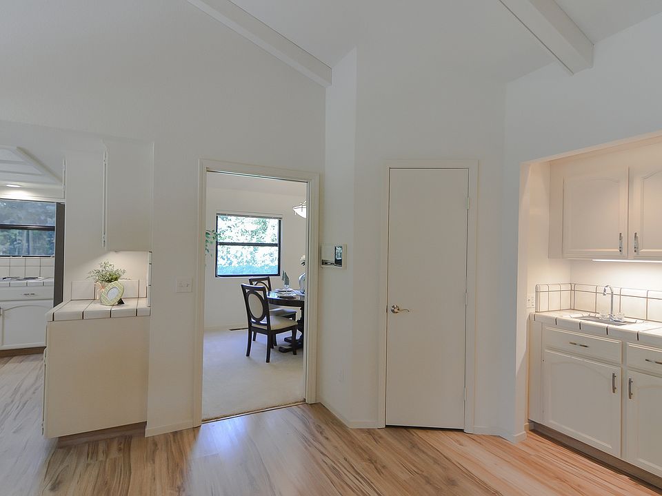 Walk in Pantry & Wet Bar