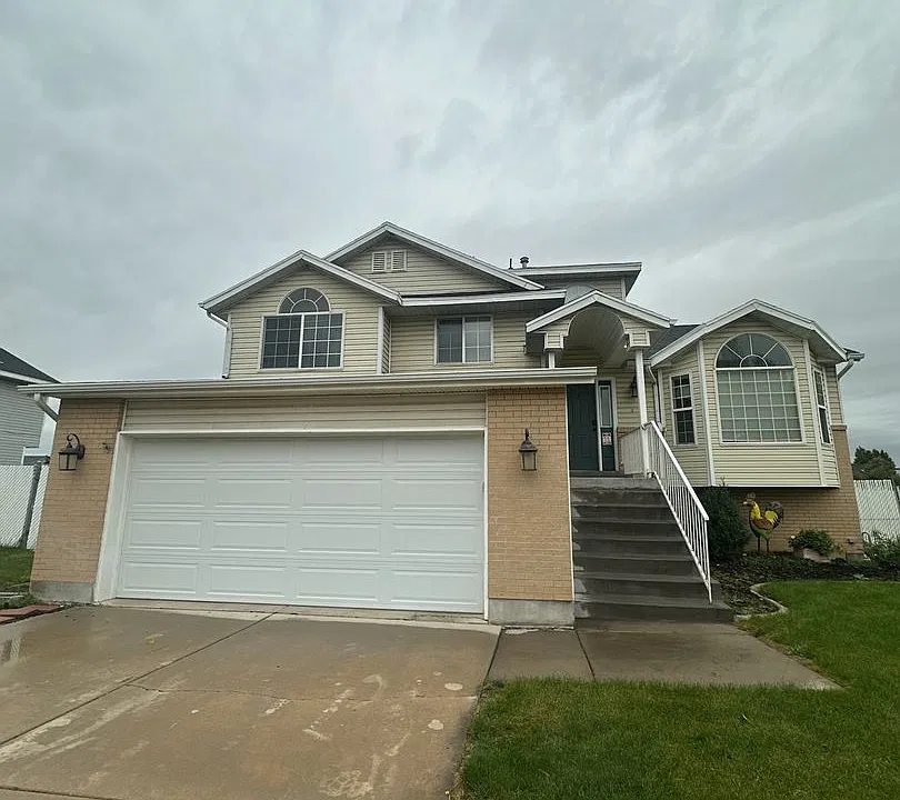 2109 N 2525 W