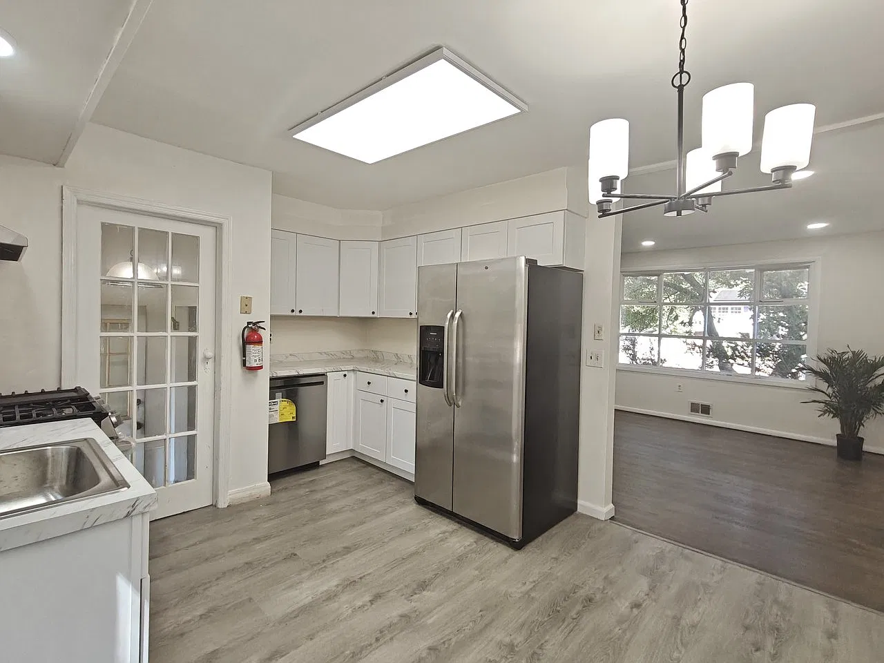 3 bed, $3,049 — Photo 3
