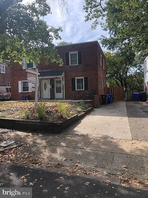 2nd image of 826 S Ivy St