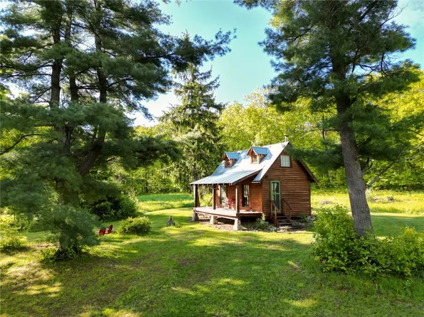 7354 Rhine St, Naples, NY 14512
