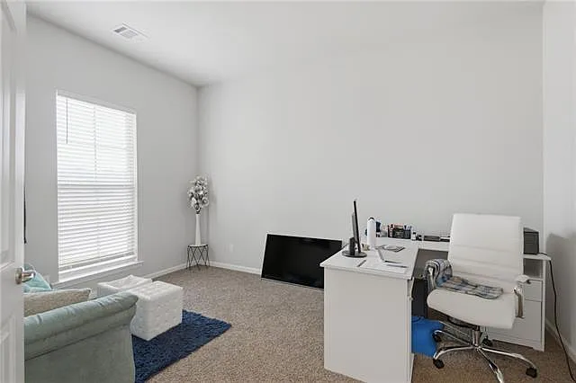 4 bed, 3.0 bath, 2712 sqft, $2,800 — Photo 3