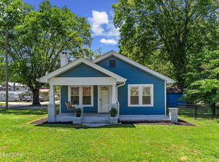 300 Hillcrest St, Clinton, TN 37716