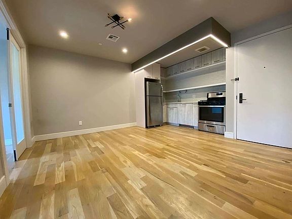 2nd image of 200 Clifton Pl