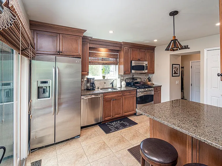 245 Crabtree Ct — Photo 4