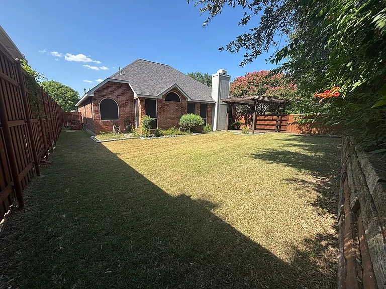 2316 London Dr — Photo 27