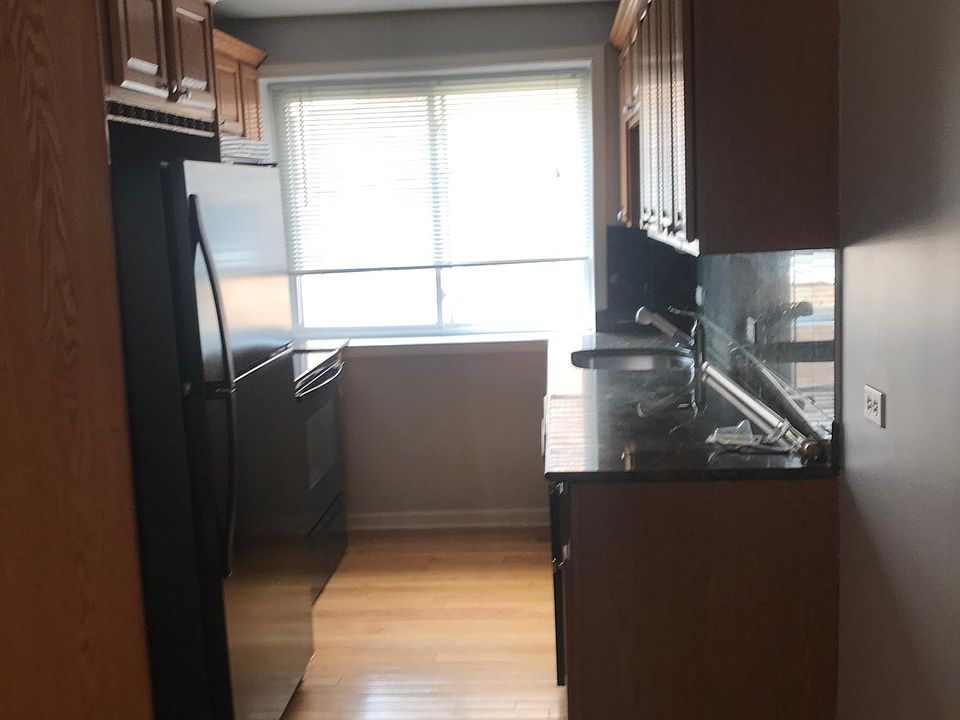 2nd image of 2909 W Summerdale Ave #1C