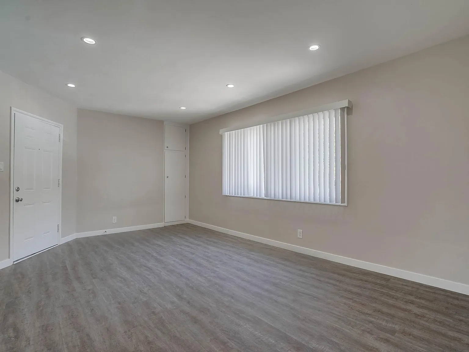 600 Kelton Ave — Photo 3