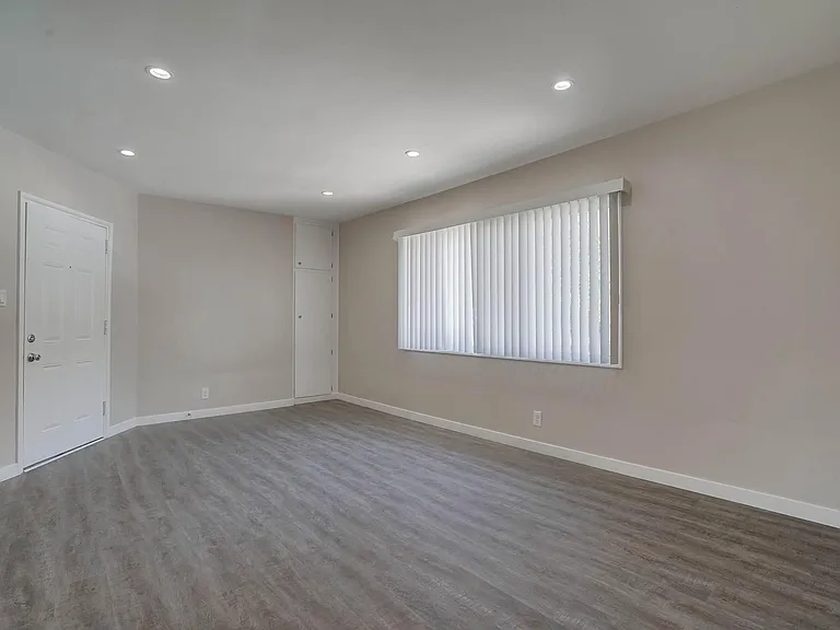 600 Kelton Ave #2 — Photo 3