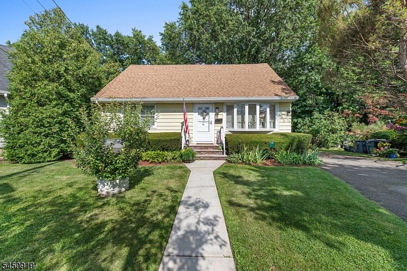 1st image of 18 Seton Ln