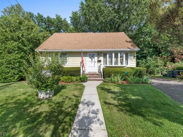 18 Seton Ln, Clifton City, NJ 07013