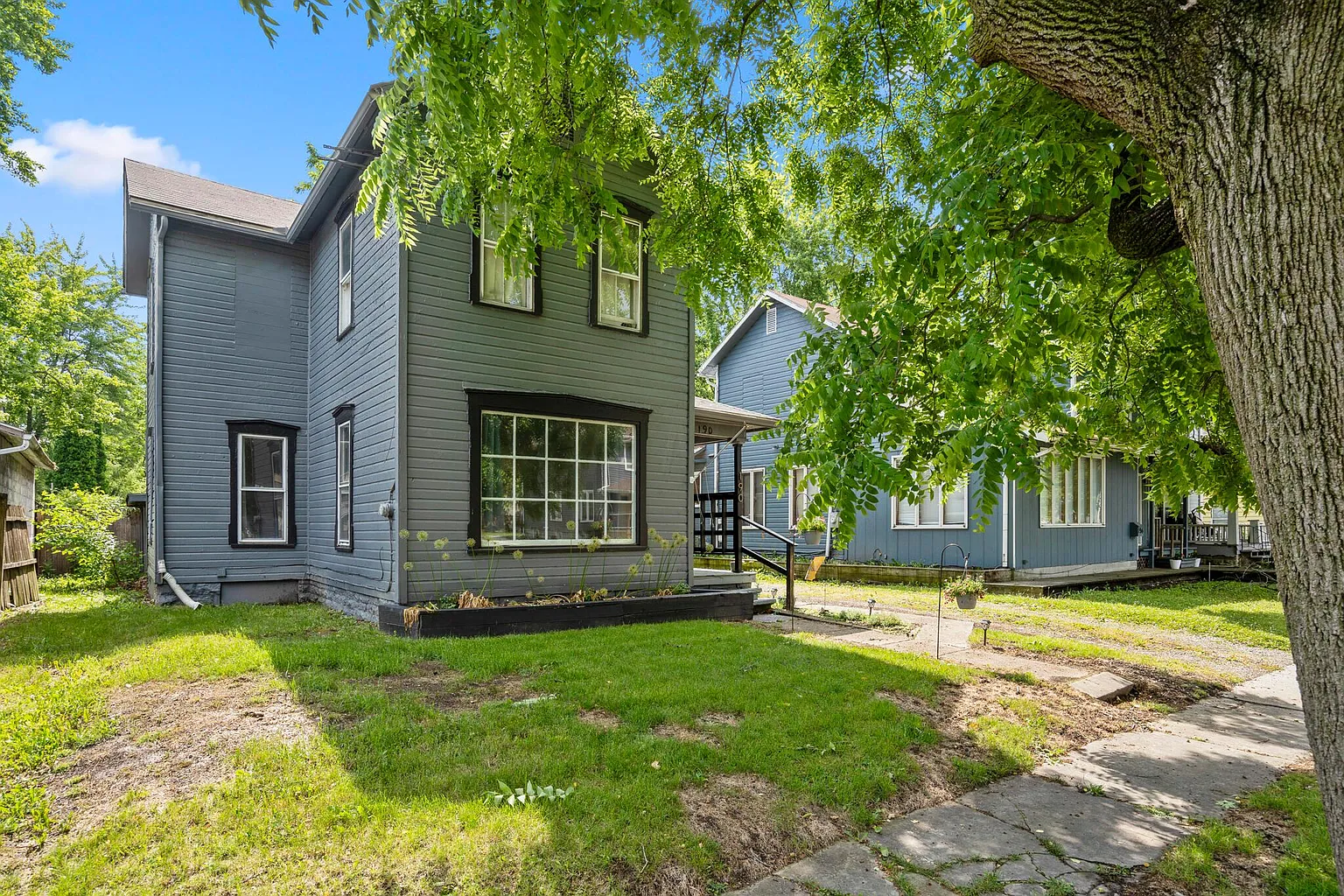 190 Elm St photo 1