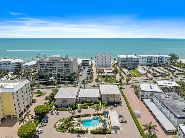 1910 Gulf Shore Blvd N APT 204, Naples, FL 34102