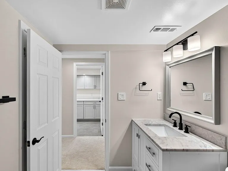 1109 Hillcrest Dr SW — Photo 23