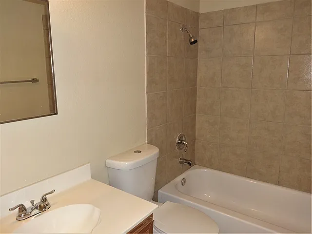 7659 Chatsworth — Photo 10