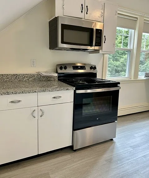 352 Thoreau St — Photo 3
